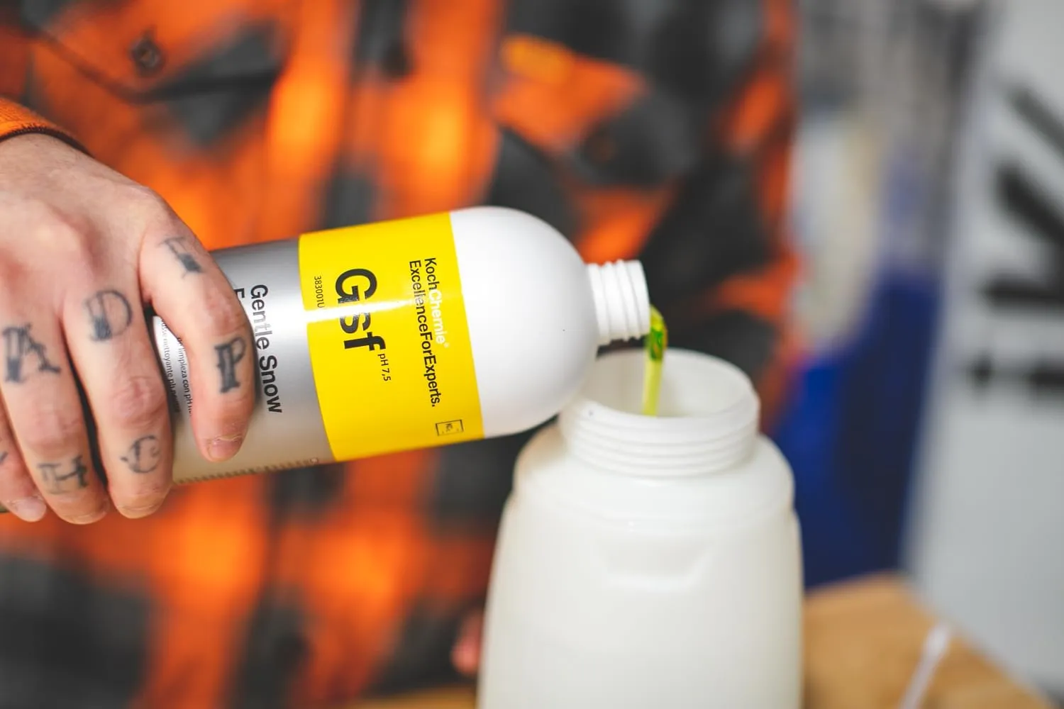 KOCHCHEMIE Gentle Snow Foam - pH Neutral Pre-Cleaning; Works With Foam Cannons & Sprayers; Manual Washing Shampoo; Safe on Existing Wax & Sealed Surfaces; Unique Cherry Fragrance (1 Liter)